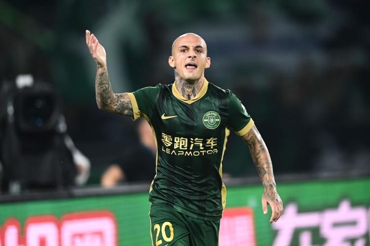 得到出场机, 米特里策随, 即被担架抬 得到出场机, 米特里策随, 即被担架抬