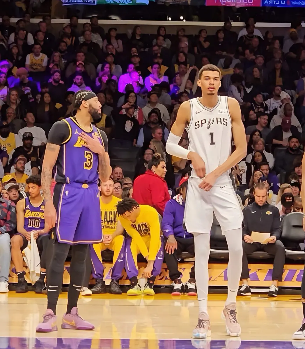 班亚马身边, div